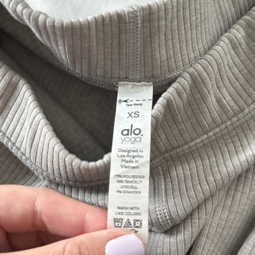 Alo Yoga Wellness Rib Henley Crop Top Leggings‎ Set in Gray - Small / XSmall